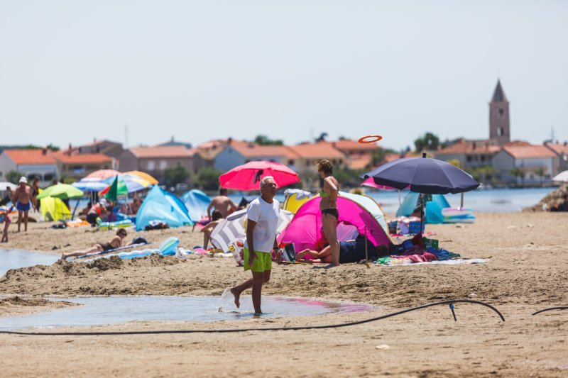 Nin: Manji broj gostiju na Kraljičinoj plaži nego prošle godine