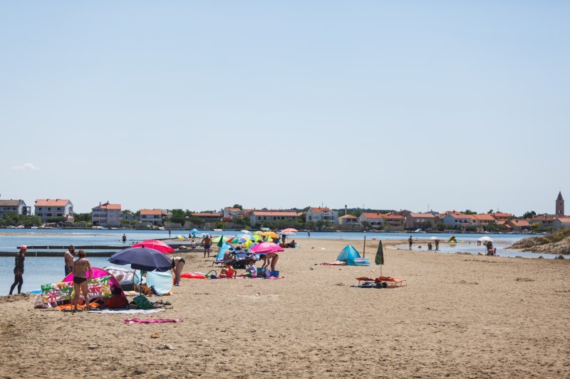 Nin: Manji broj gostiju na Kraljičinoj plaži nego prošle godine