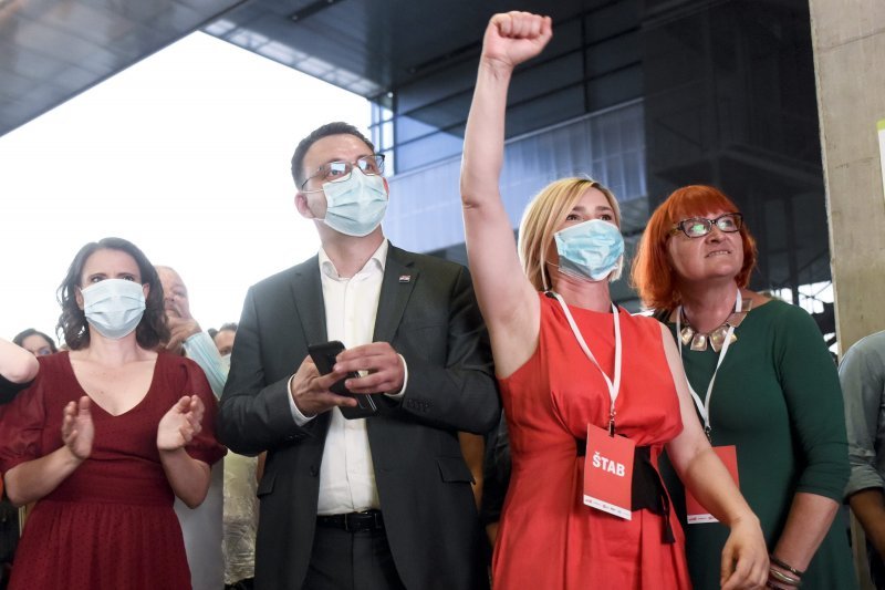 Katarina Peović, Bojan Glavašević, Sandra Benčić i Rada Borić s maskama u stožeru zeleno-lijeve koalicije