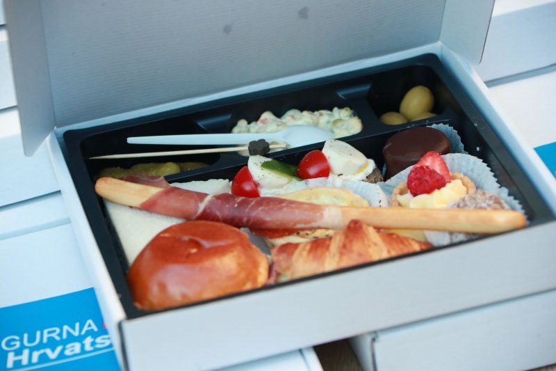 Lunch paket za novinare u stožeru HDZ-a