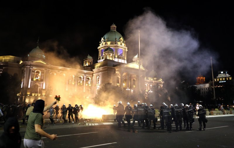 Sukob policije i prosvjednika na ulicama Beograda