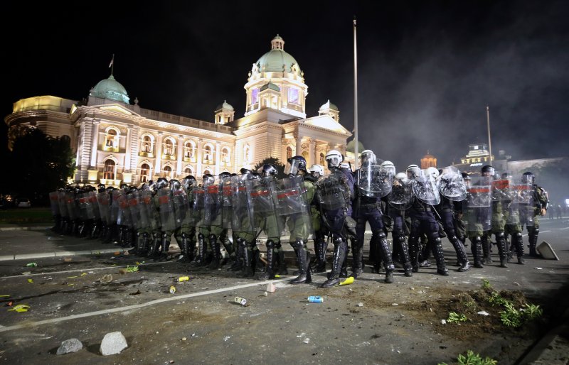 Sukob policije i prosvjednika na ulicama Beograda