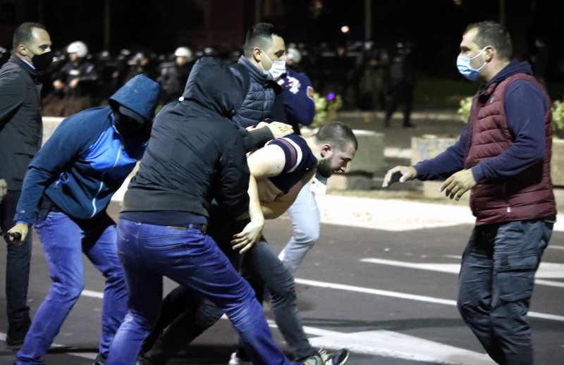 Sukob policije i prosvjednika na ulicama Beograda