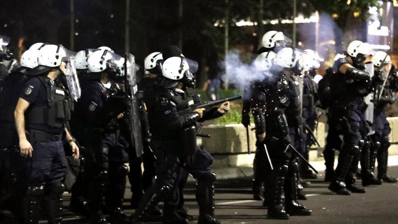 Sukob policije i prosvjednika na ulicama Beograda