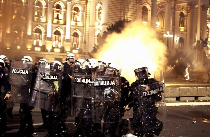 Sukob policije i prosvjednika na ulicama Beograda