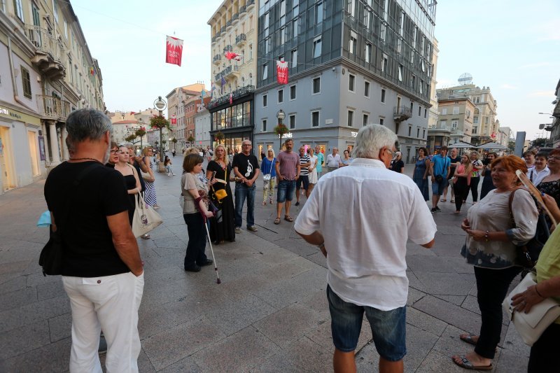 Grupa Riječana pjesmama odali počast Oliveru Dragojeviću