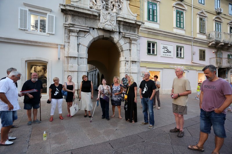 Grupa Riječana pjesmama odali počast Oliveru Dragojeviću