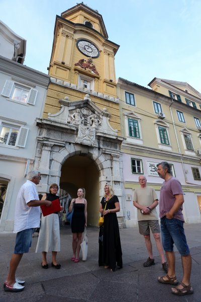 Grupa Riječana pjesmama odali počast Oliveru Dragojeviću