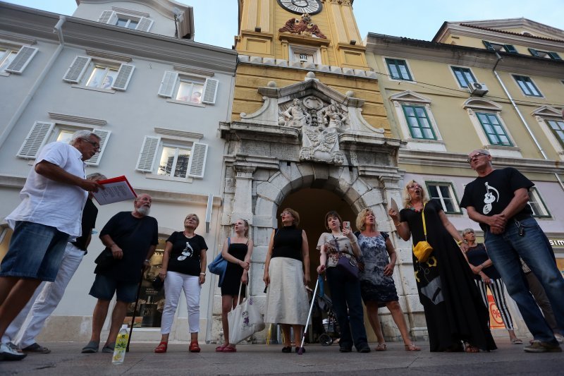 Grupa Riječana pjesmama odali počast Oliveru Dragojeviću