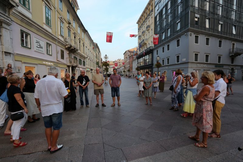 Grupa Riječana pjesmama odali počast Oliveru Dragojeviću