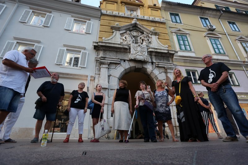 Grupa Riječana pjesmama odali počast Oliveru Dragojeviću