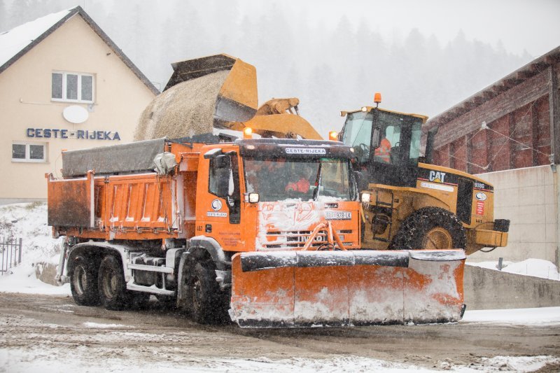 Ralice čiste dionicu autoceste Delnice - Oštrovica