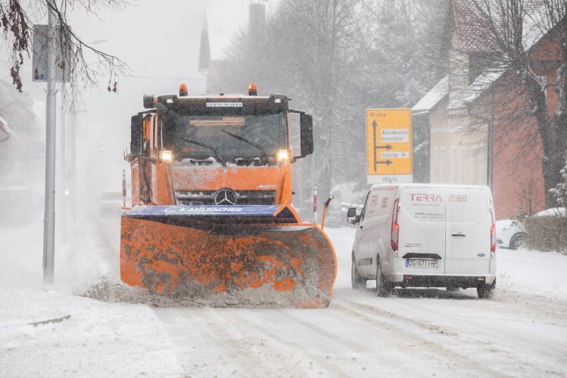 Ralice čiste dionicu autoceste Delnice - Oštrovica