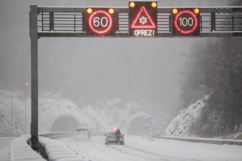 Snijeg na autocesti A6, dionica Rijeka-Delnice