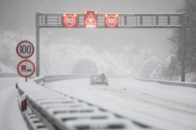 Snijeg na autocesti A6, dionica Rijeka-Delnice