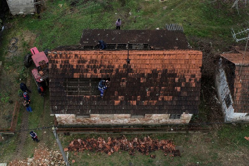 Brest Pokupski: Pogled iz zraka na kuće koje su teško stradale u potresu