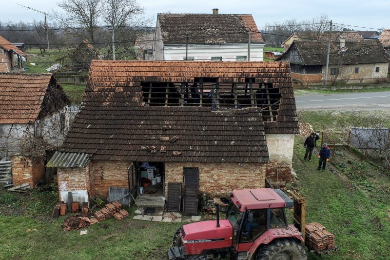 Brest Pokupski: Pogled iz zraka na kuće koje su teško stradale u potresu