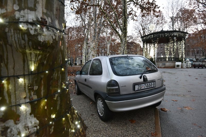 Parkirana vozila na Zrinjevcu