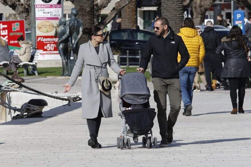 Moda na rivi u Makarskoj