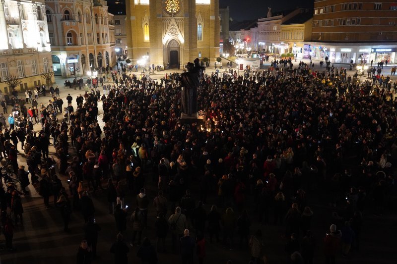 Novosađani se opraštaju od Balaševića