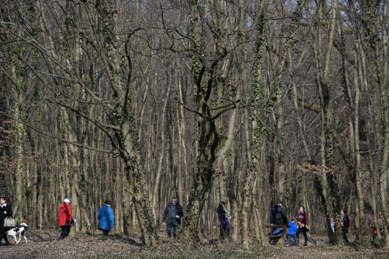 Zagreb: Građani uživali u šetnji u parku Maksimir