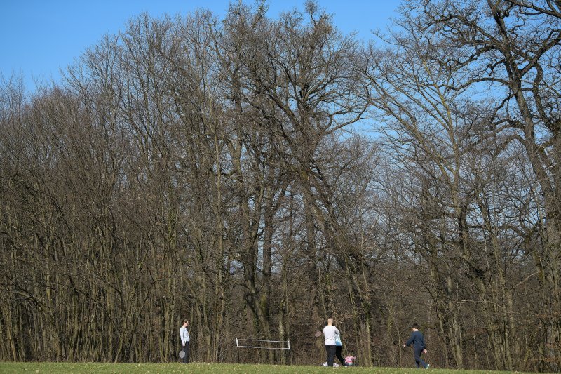 Zagreb: Građani uživali u šetnji u parku Maksimir