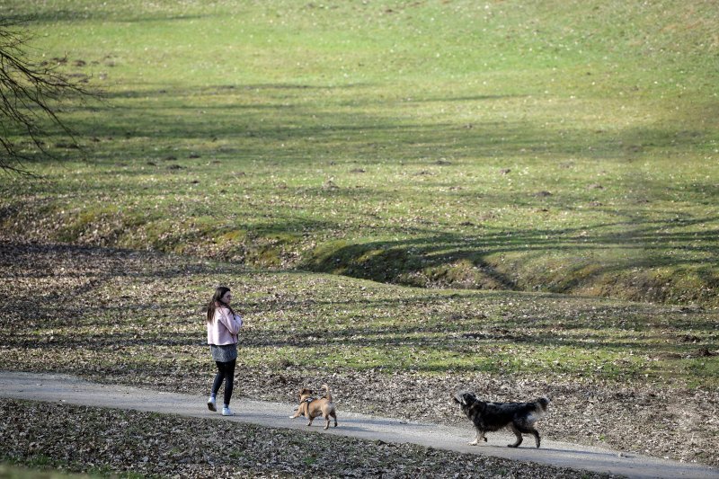 Zagreb: Građani uživali u šetnji u parku Maksimir