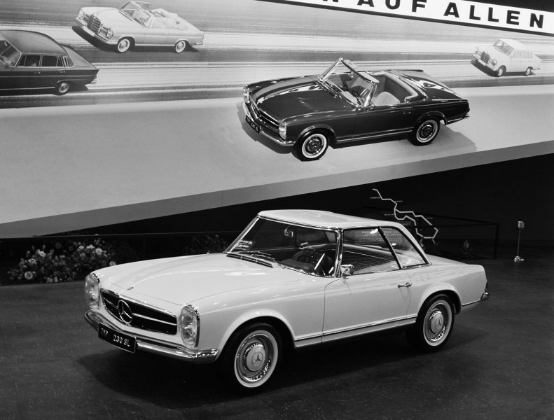 Mercedes-Benz 230 SL 'Pagoda' (W 113, 1963. do 1971.), na International Motor Show-u u Frankfurtu od 12.- 22. rujna 1963.