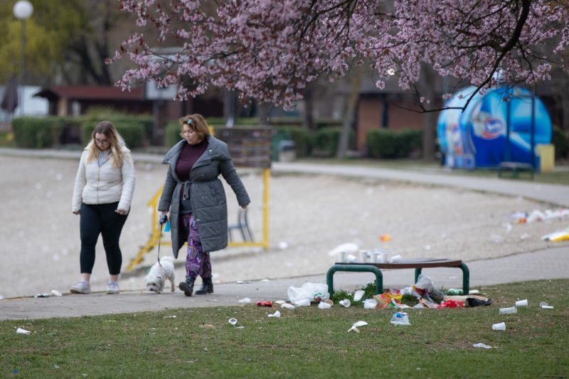 Smeće na Jarunu nakon noćnog druženja mladih