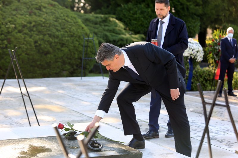 Polaganje vijenaca na Mirogoju povodom Dana oslobođenja Zagreba