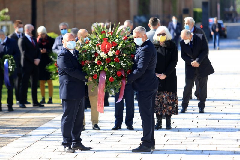 Polaganje vijenaca na Mirogoju povodom Dana oslobođenja Zagreba