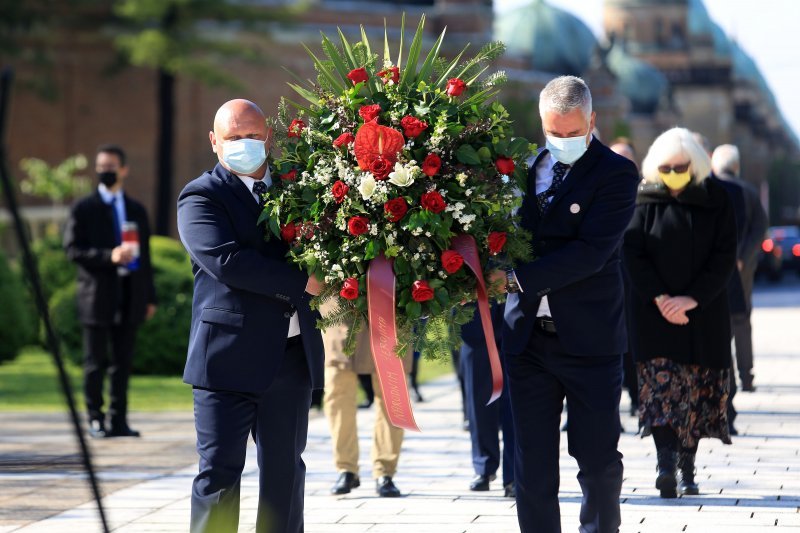 Polaganje vijenaca na Mirogoju povodom Dana oslobođenja Zagreba