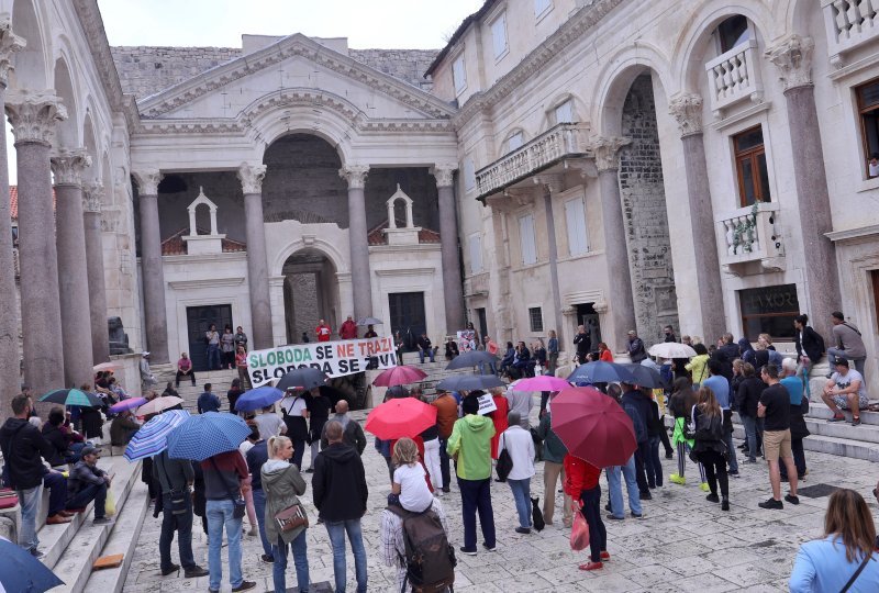 Split: Na Peristilu održan Svjetski prosvjed za slobodu