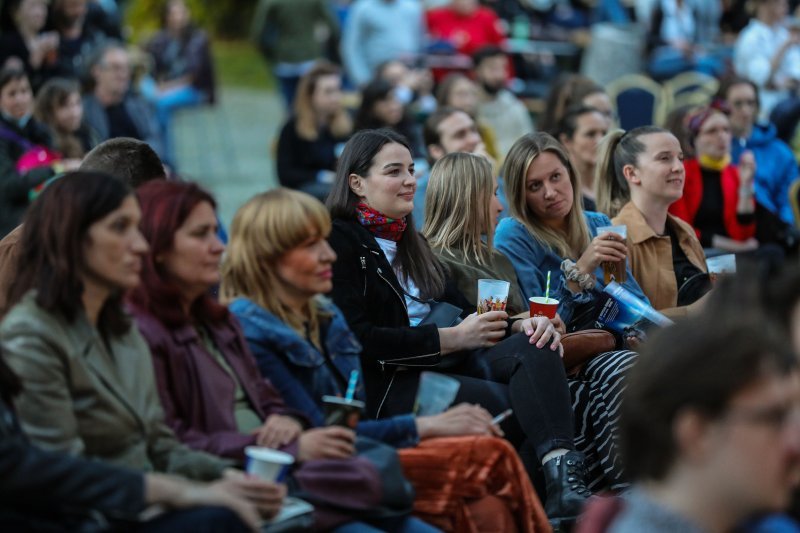 Rundek i Ekipa u dvorištu Akademije likovnih umjetnosti