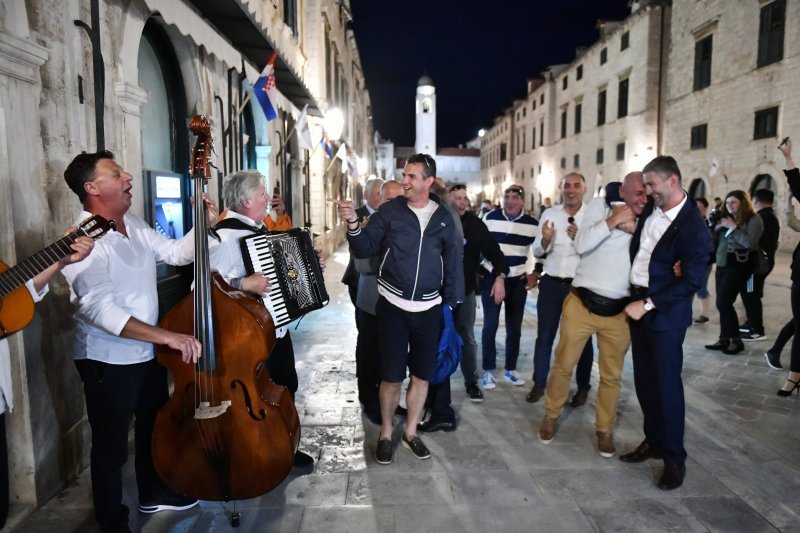 Proslava pobjede Nikole Dobroslavića na ulicama Dubrovnika