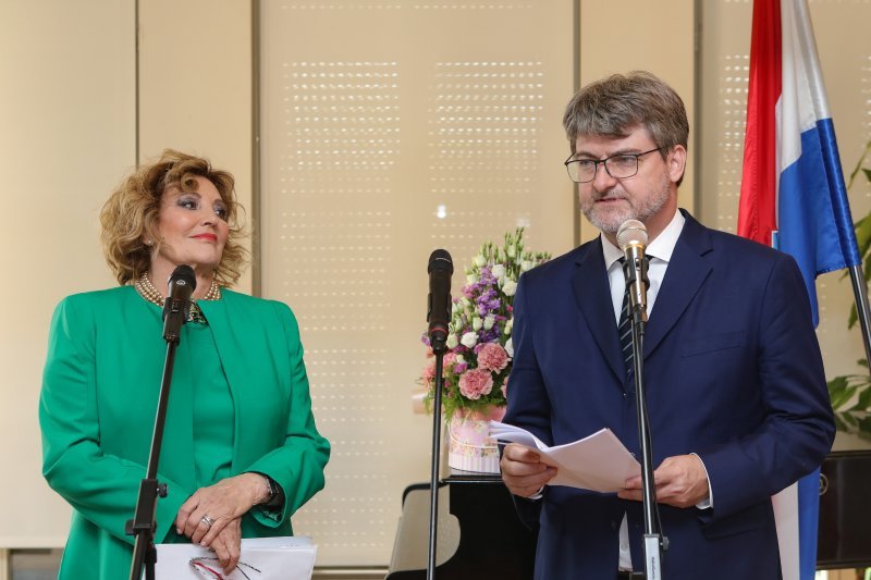 Tereza Kesovija i francuski veleposlanik Gael Francois Veyssiere