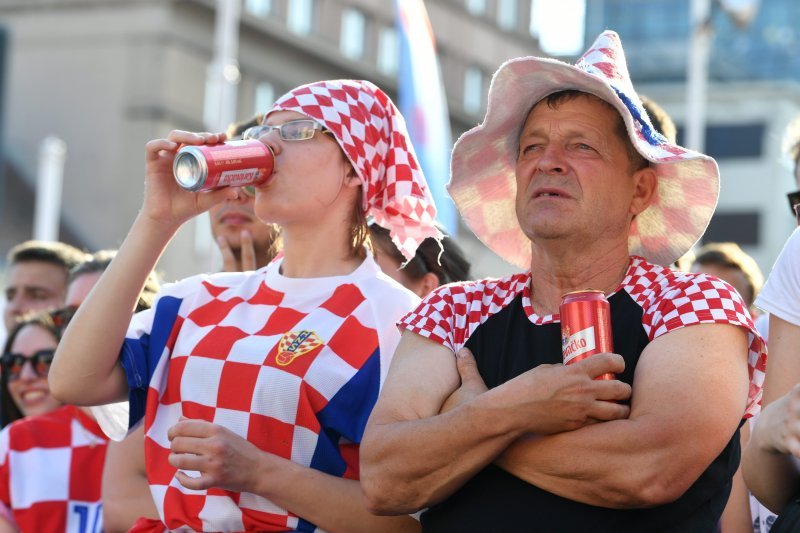 Navijači u fun zoni na Trgu bana Jelačića u Zagrebu