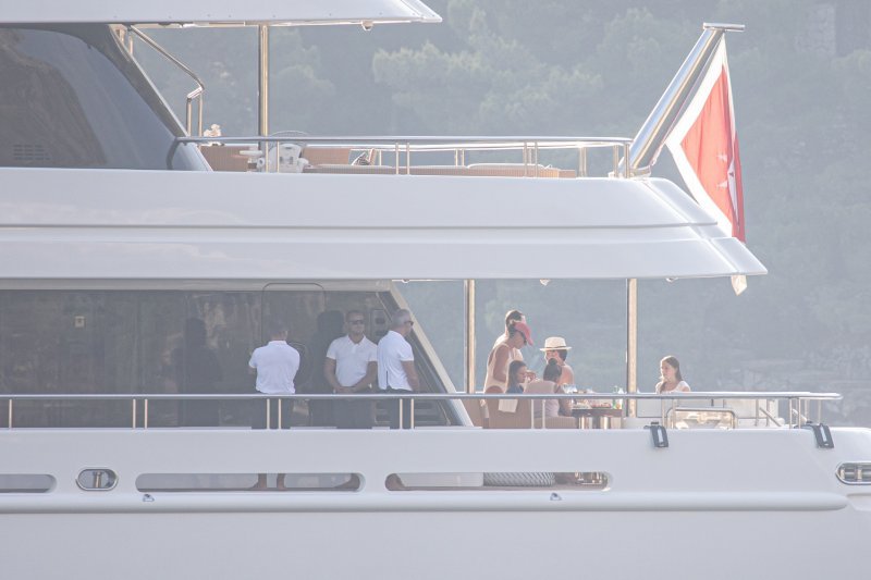 Tamara Ecclestone sa suprugom i kćerima uživa u ljetnim radostima
