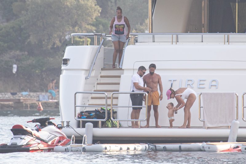Tamara Ecclestone sa suprugom i kćerima uživa u ljetnim radostima