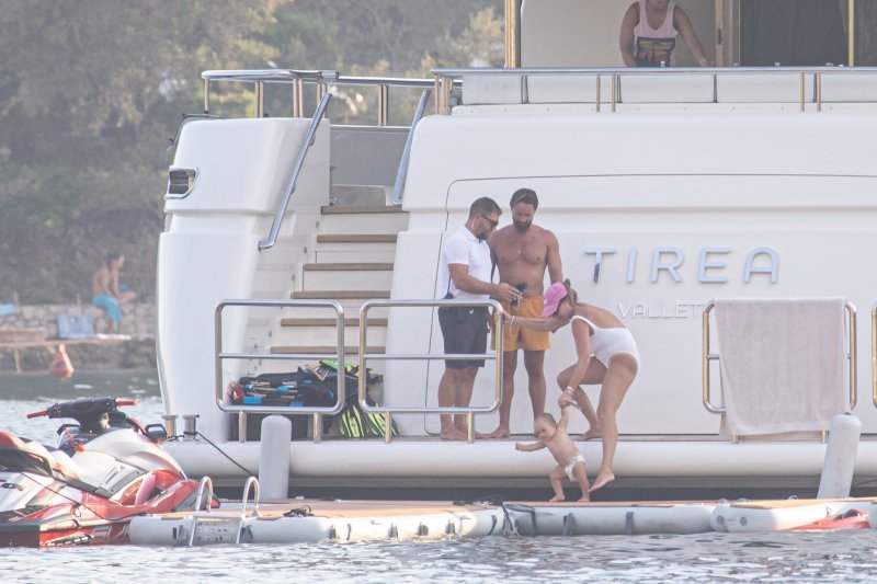 Tamara Ecclestone sa suprugom i kćerima uživa u ljetnim radostima