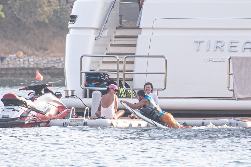 Tamara Ecclestone sa suprugom i kćerima uživa u ljetnim radostima