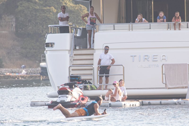 Tamara Ecclestone sa suprugom i kćerima uživa u ljetnim radostima