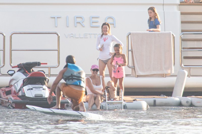 Tamara Ecclestone sa suprugom i kćerima uživa u ljetnim radostima