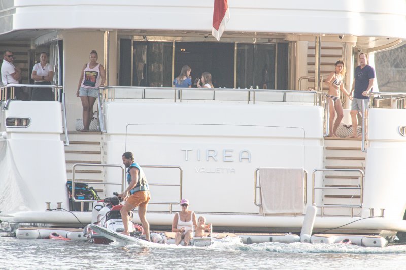 Tamara Ecclestone sa suprugom i kćerima uživa u ljetnim radostima