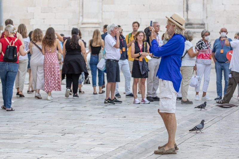 Bob Geldof u društvu supruge i bubnjara grupe Queen prošetao Dubrovnikom