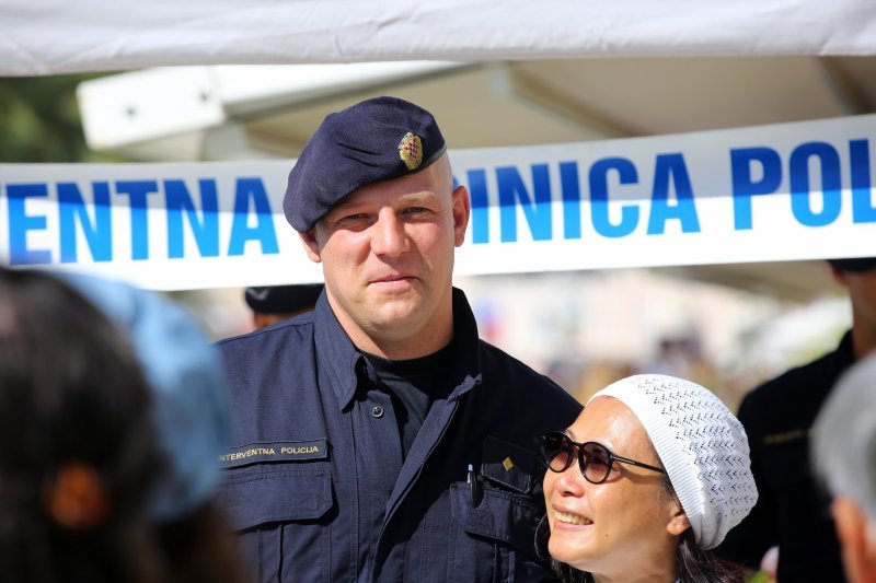 Prezentacija policijske opreme i vozila povodom nadolazeceg Dana policije