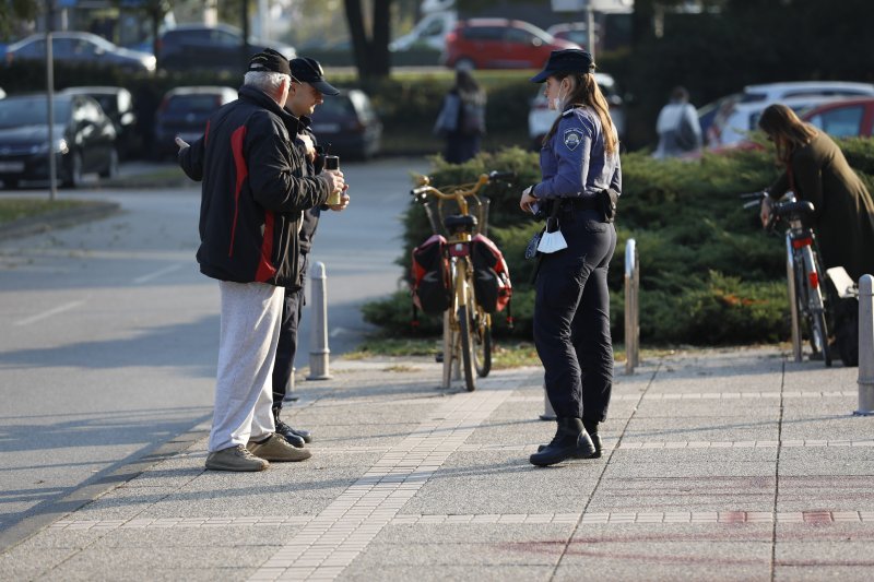 Zbog uklanjanja murala išarao pločnik ispred zagrebačkog poglavarstva