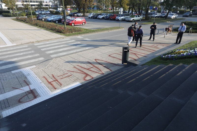 Zbog uklanjanja murala išarao pločnik ispred zagrebačkog poglavarstva