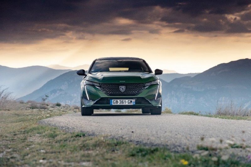 Udruženje Aventure Peugeot na salonu Epoqu’auto u Lyonu