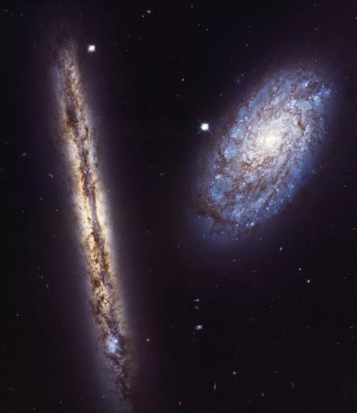 Spiralne galaksije NGC 4302 i NGC 4298